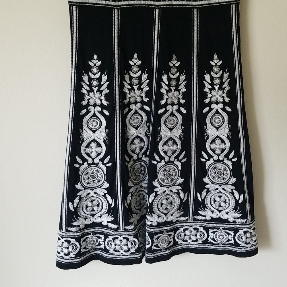 INC embroidered black white dress size Xsmall Pima Cotton/modal EUC - Picture 2 of 6